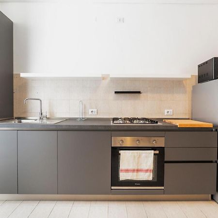 Roomy Apartment Close To Subway M5! Milano Eksteriør bilde
